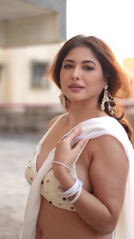 POONAM RAJPUT SENSUOUS DESIRABLE WIFE MATERIAL WILD IN SAREE TEASE 22