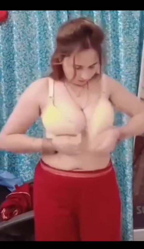 Sexy bhabi boobs show rounded pressing 22