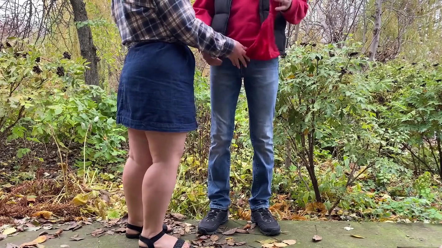 Mature Stepmother Attracts Stepson’s Attention