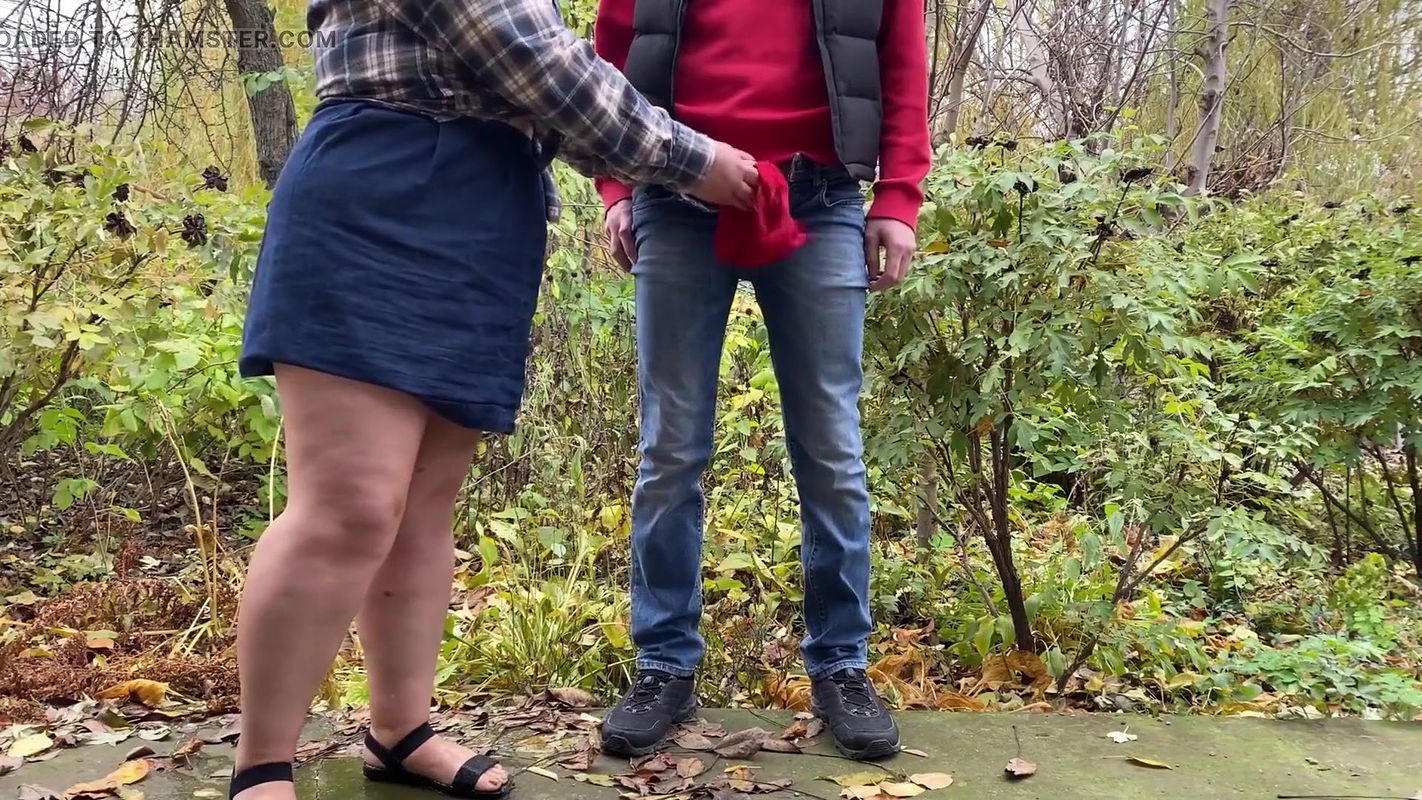 Mature Stepmother Attracts Stepson’s Attention