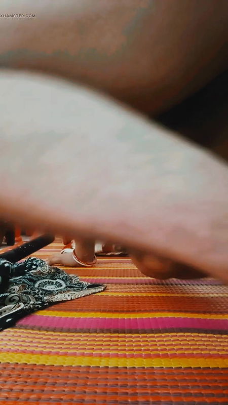 Boudi Using begun for her orgasm and squirting.