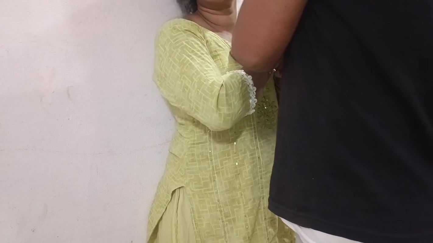 Desi Coupleu2019s Risky Evening – Outdoor Passion Turns Wild