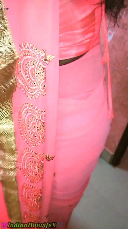 Dusky Tamil Wife Renu’s Saree & Hard Fucked by Bull, Cuck Watches! Indianhotwifex