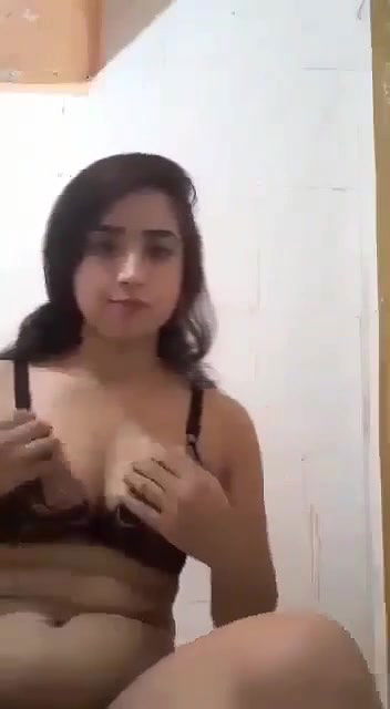 Beautiful Sexy Paki Girl Showing And Fingering Both Holes