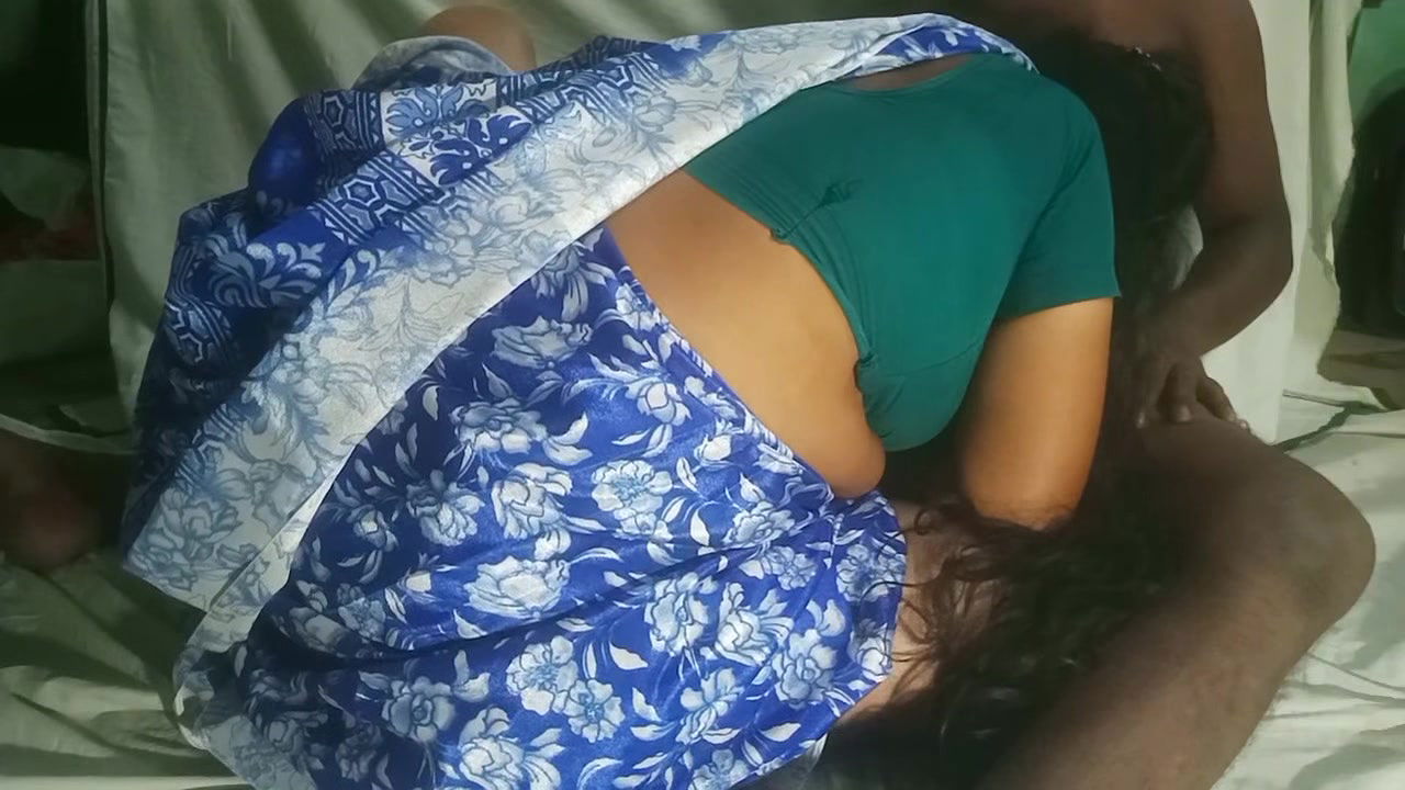 Hot desi big ass aunty sex with desi saree removing