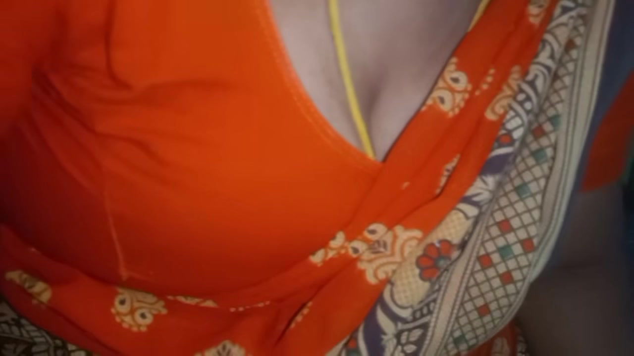 Indian tamil sexy saree aunty super boobs show