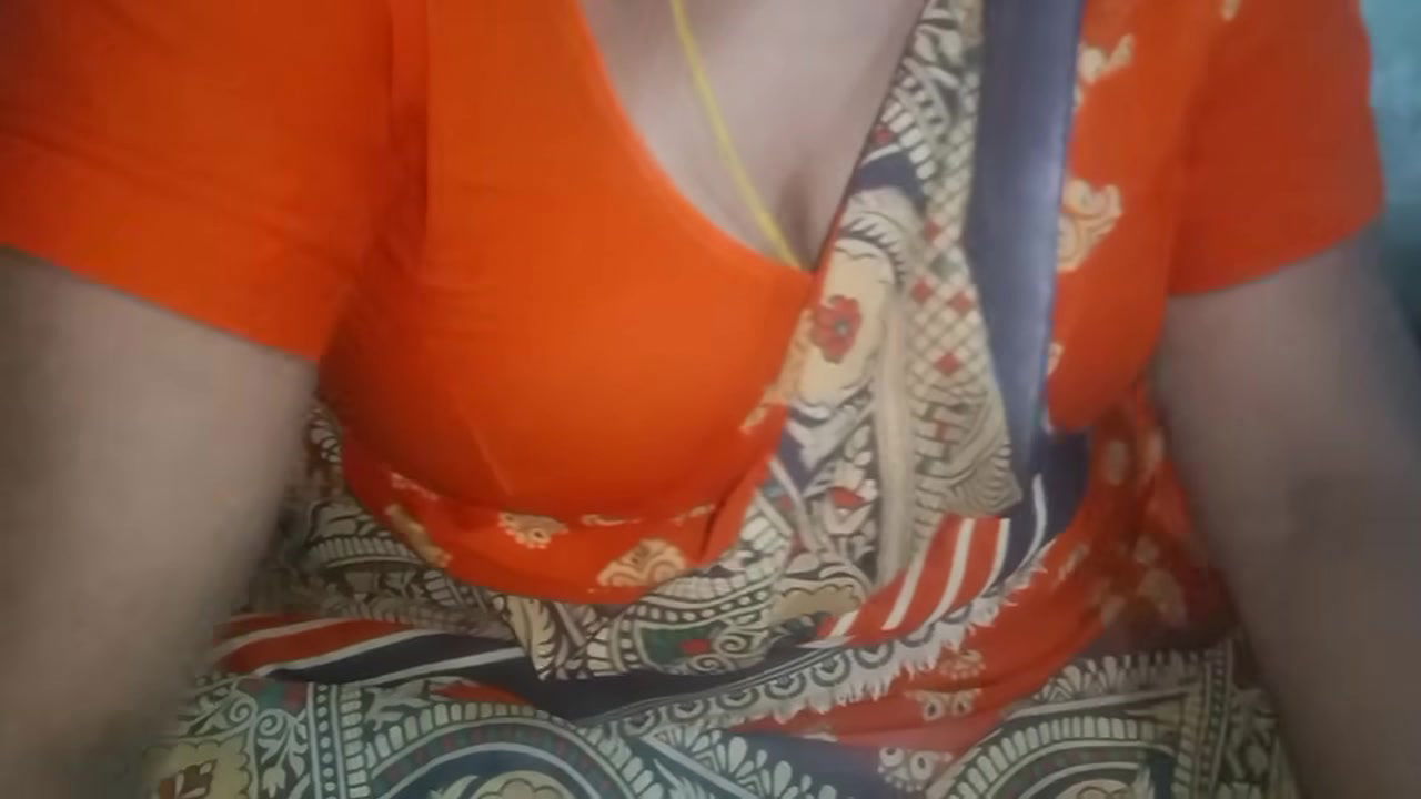 Indian tamil sexy saree aunty super boobs show