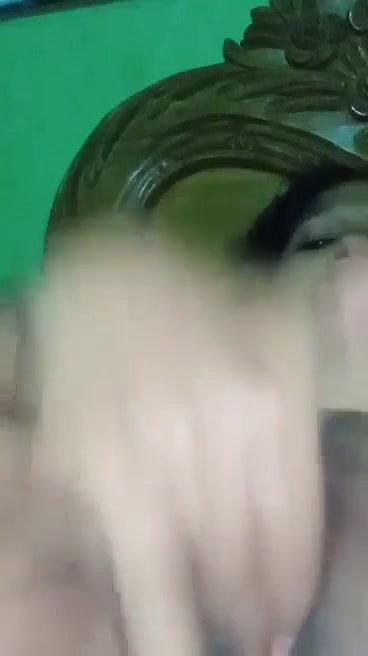 Horny Desi Girl Fingering And Moaning