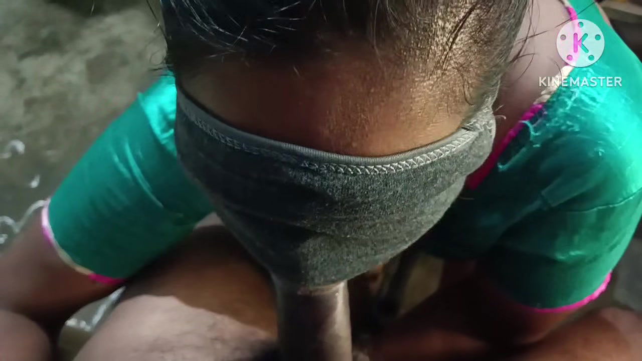 Desi indian village honey aunty bowlojab doing har boyfriend cake