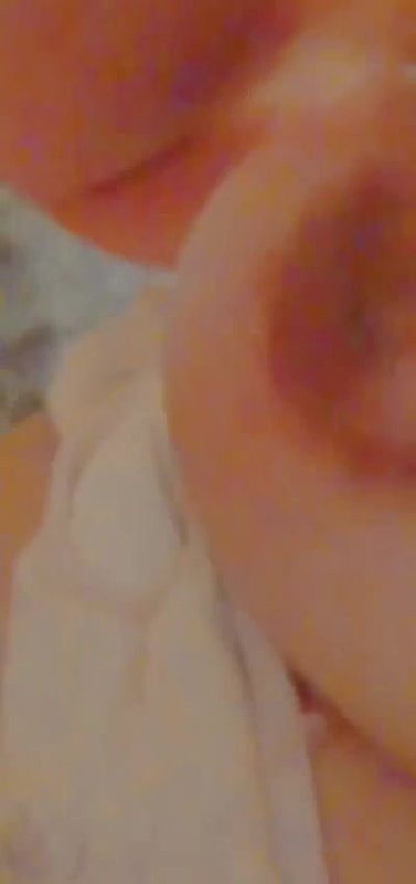 Desi babe recording nude snaps for lover 22