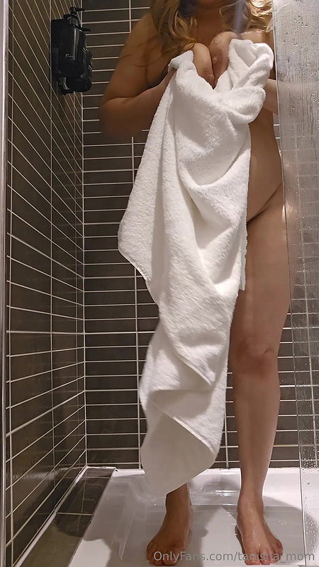 Hijabi Slut farida haniya nude bathing and showing 22