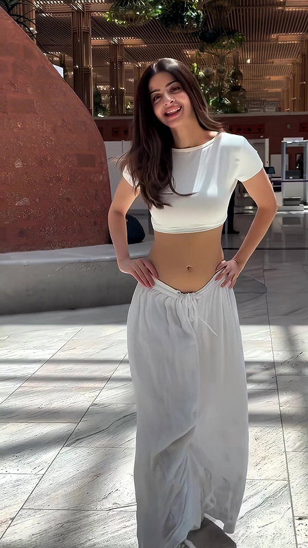 CURVY VEDHIKA STUNNING SEXY NAVEL AND BOLD FIGURE TEASE HQ VIDEO 22