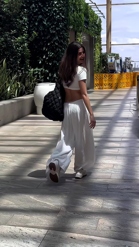 CURVY VEDHIKA STUNNING SEXY NAVEL AND BOLD FIGURE TEASE HQ VIDEO 22