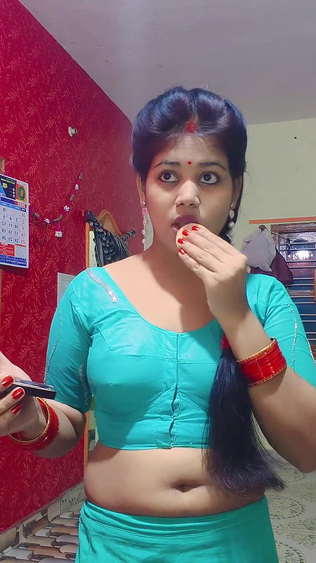 Beautiful married girl pallu less blouse boob show hot 22