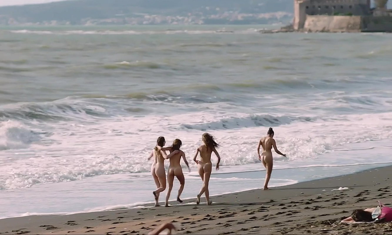 Italian Movie Addio Al Nubilato nude scene 22