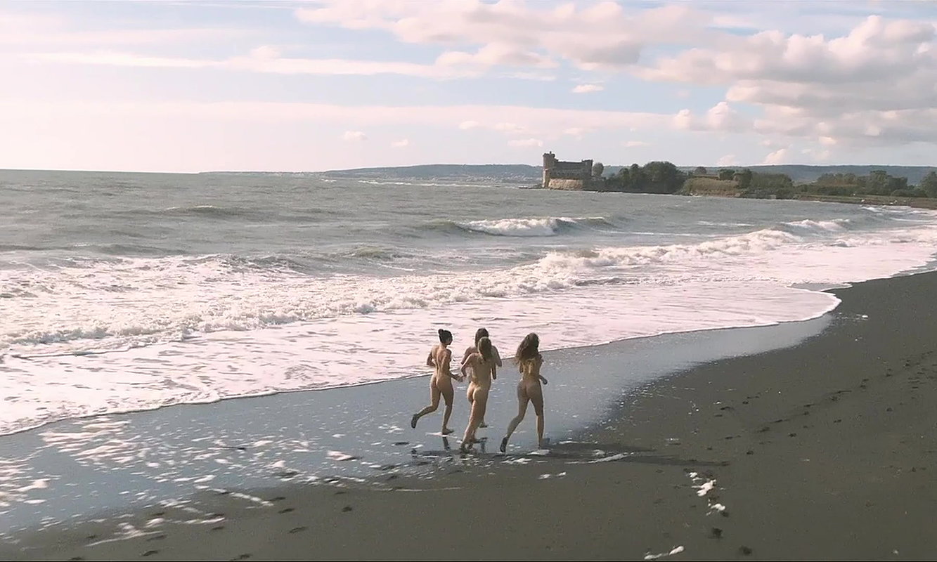 Italian Movie Addio Al Nubilato nude scene 22