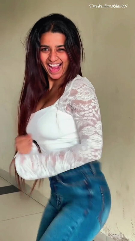 SUHANA KHAN MASSIVE AMPLE BOOBS SEXY SHAKE TEASE 22