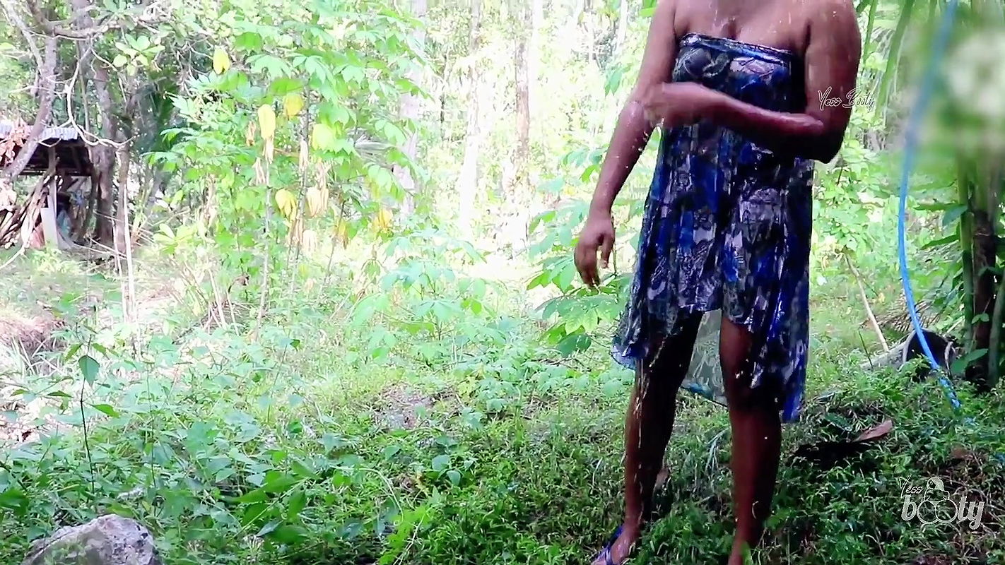 A Big Booty Stepmom Bathes Naked Outside While Cheating with Their Secretaries on Strangers