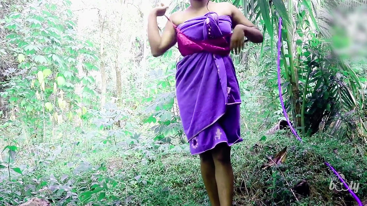 A Big Booty Stepmom Bathes Naked Outside While Cheating with Their Secretaries on Strangers