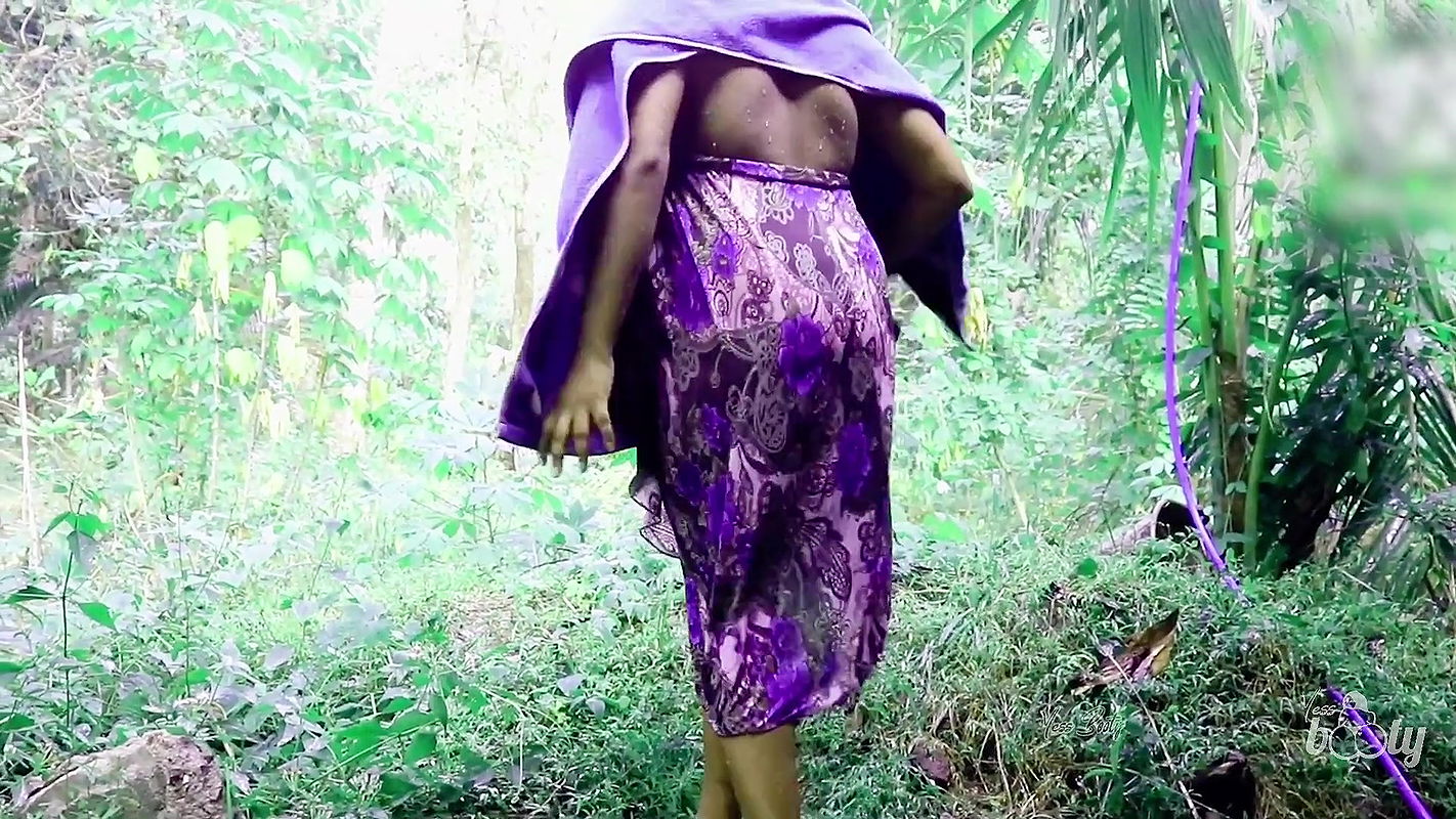 A Big Booty Stepmom Bathes Naked Outside While Cheating with Their Secretaries on Strangers