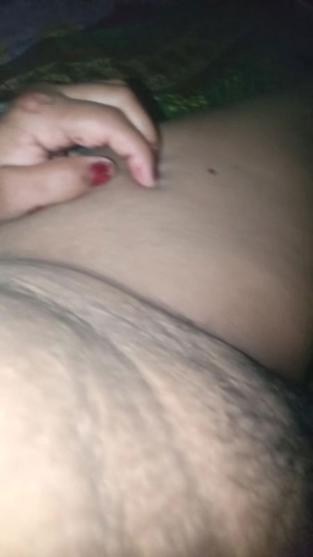 Bhabi ko rat me sote huye chod Diya ,Desi bhabi ko night me sote huye huye chod Diya bhabi soti rhi me chodta rha