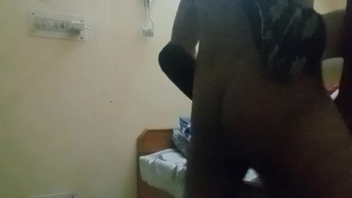 CHOTI SAALI KI CHUT OR GAAND DONO MAARI.