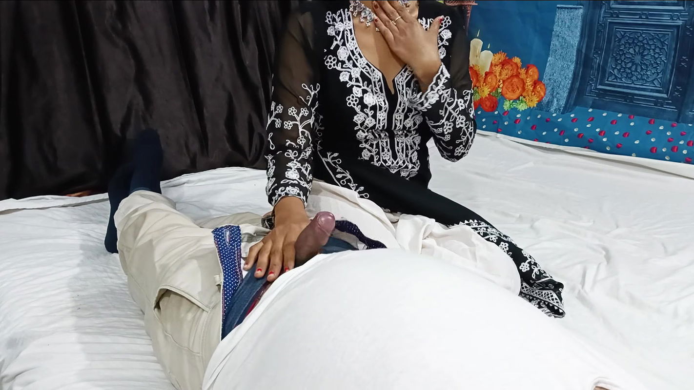 Desi bhabhi land ki bukhi hai