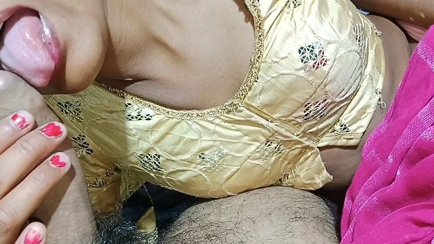 Desi Stepaunty’s Girl Saw Land for the First Time on Holi and Chewed Orland