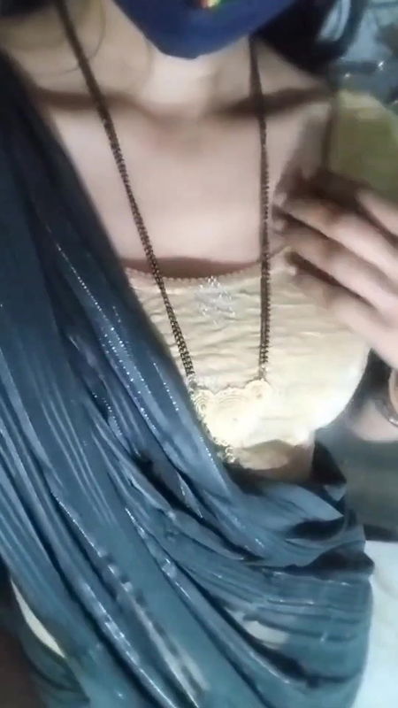 Desi wife solo masterbeating pussy