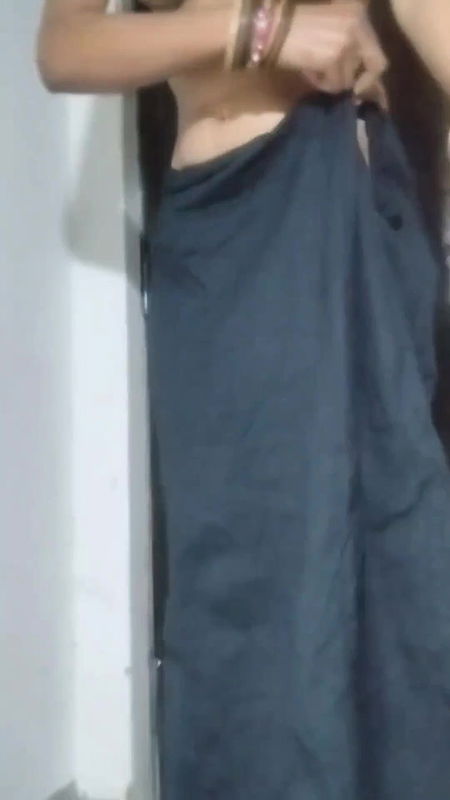 Desi wife solo masterbeating pussy