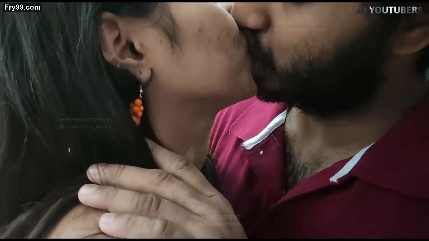 Vaishnavi – Long Lip Lock