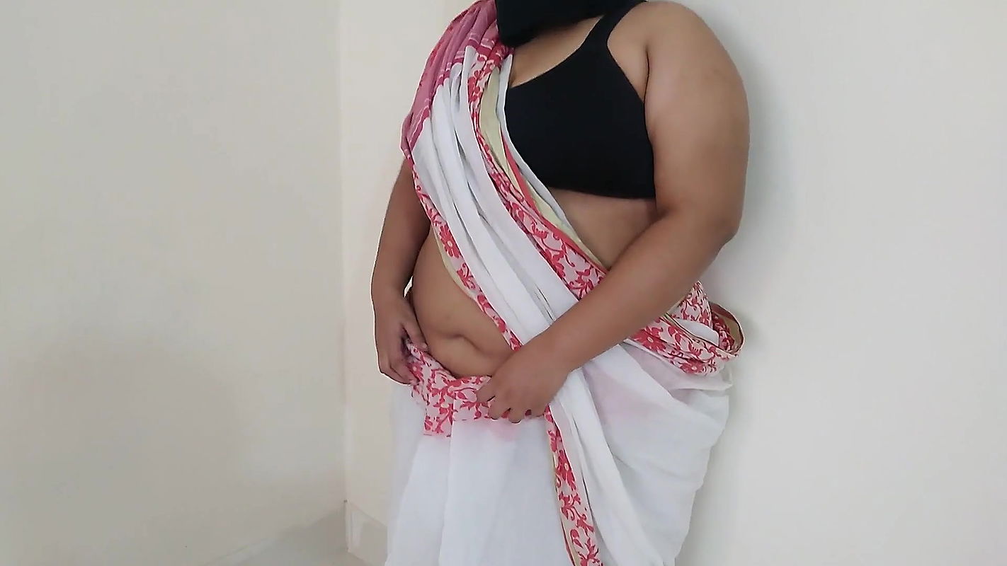 Indian Desi Teen Saara Was Seduced When a Friend Told Her a Sex Story