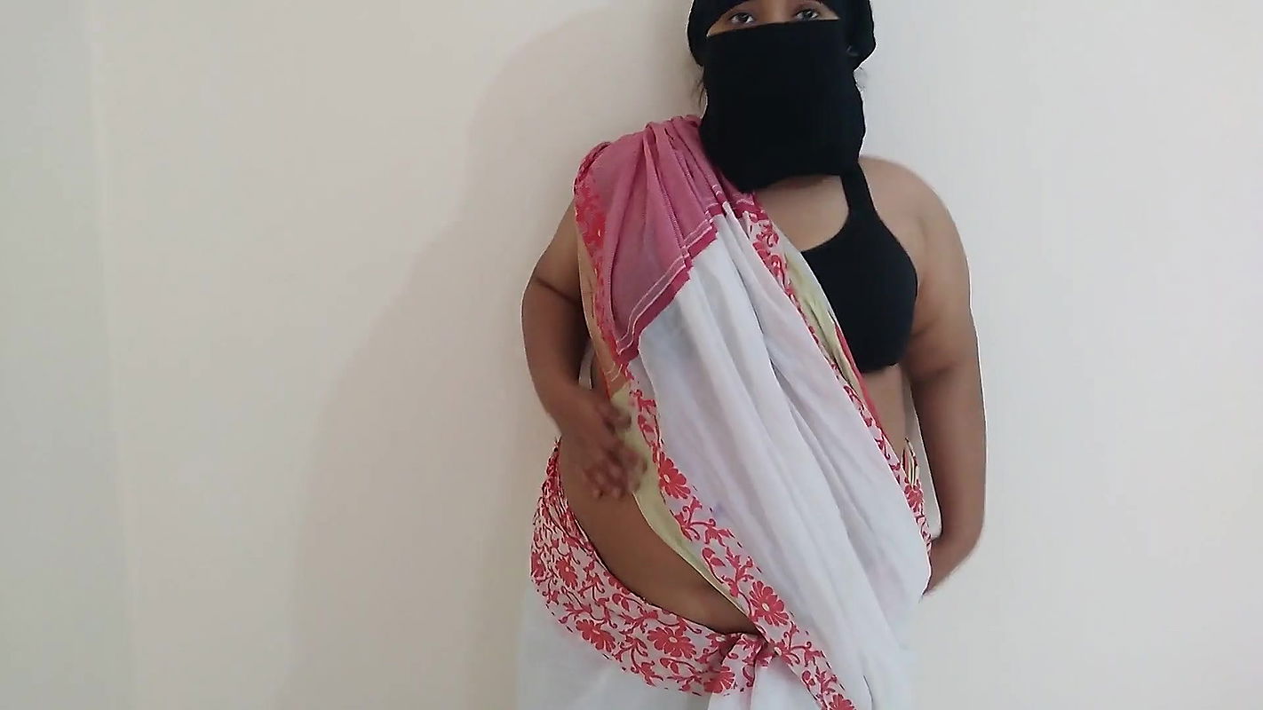 Indian Desi Teen Saara Was Seduced When a Friend Told Her a Sex Story