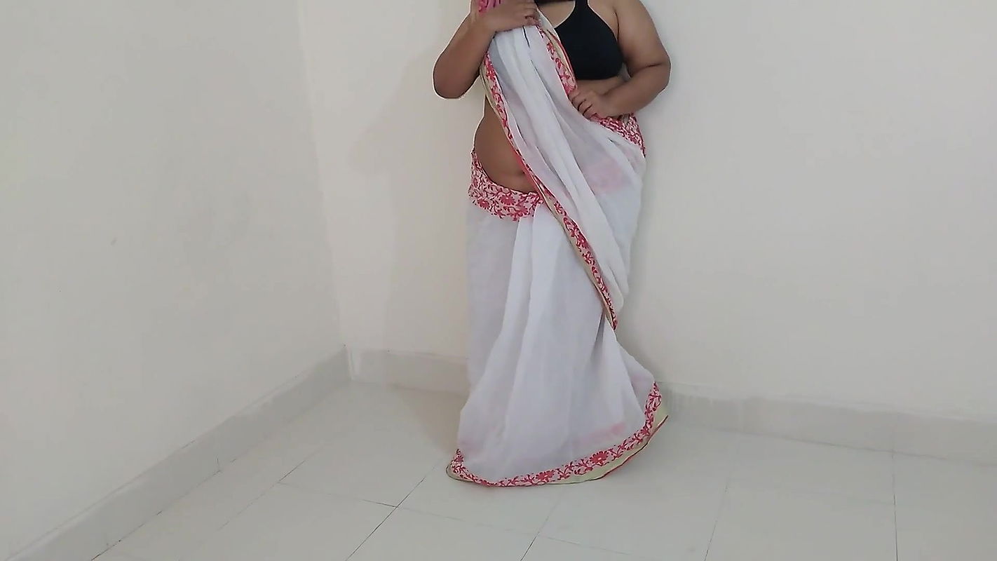 Indian Desi Teen Saara Was Seduced When a Friend Told Her a Sex Story