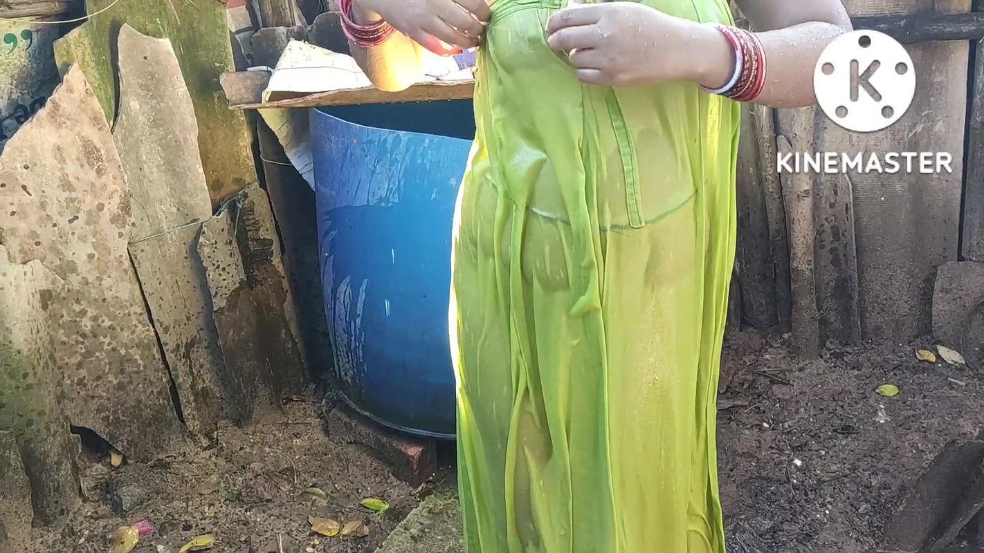 Indian house wife bathing hot and hot boobs