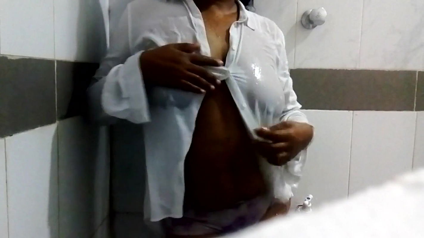 Sri Lankan Housewife Sex with Her Husband After a Sexy Blowjob and Fucked