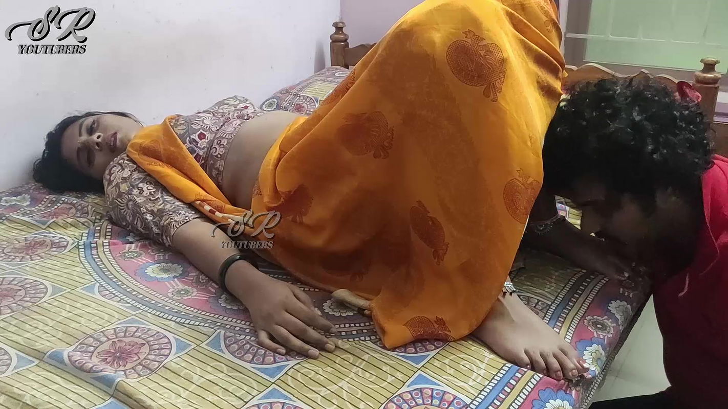 Vaishnavi – Saree Romance With Feet Romance
