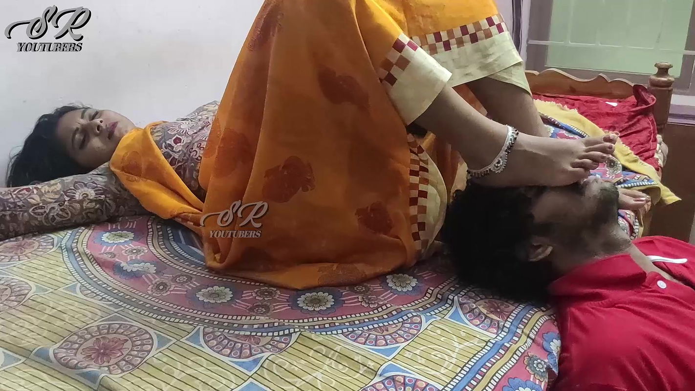 Vaishnavi – Saree Romance With Feet Romance