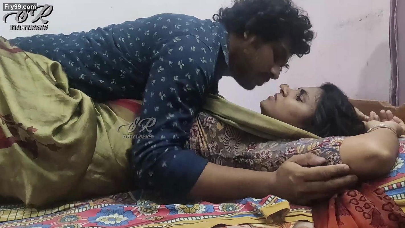 Vaishnavi – Saree Romance With Pressing & Feet