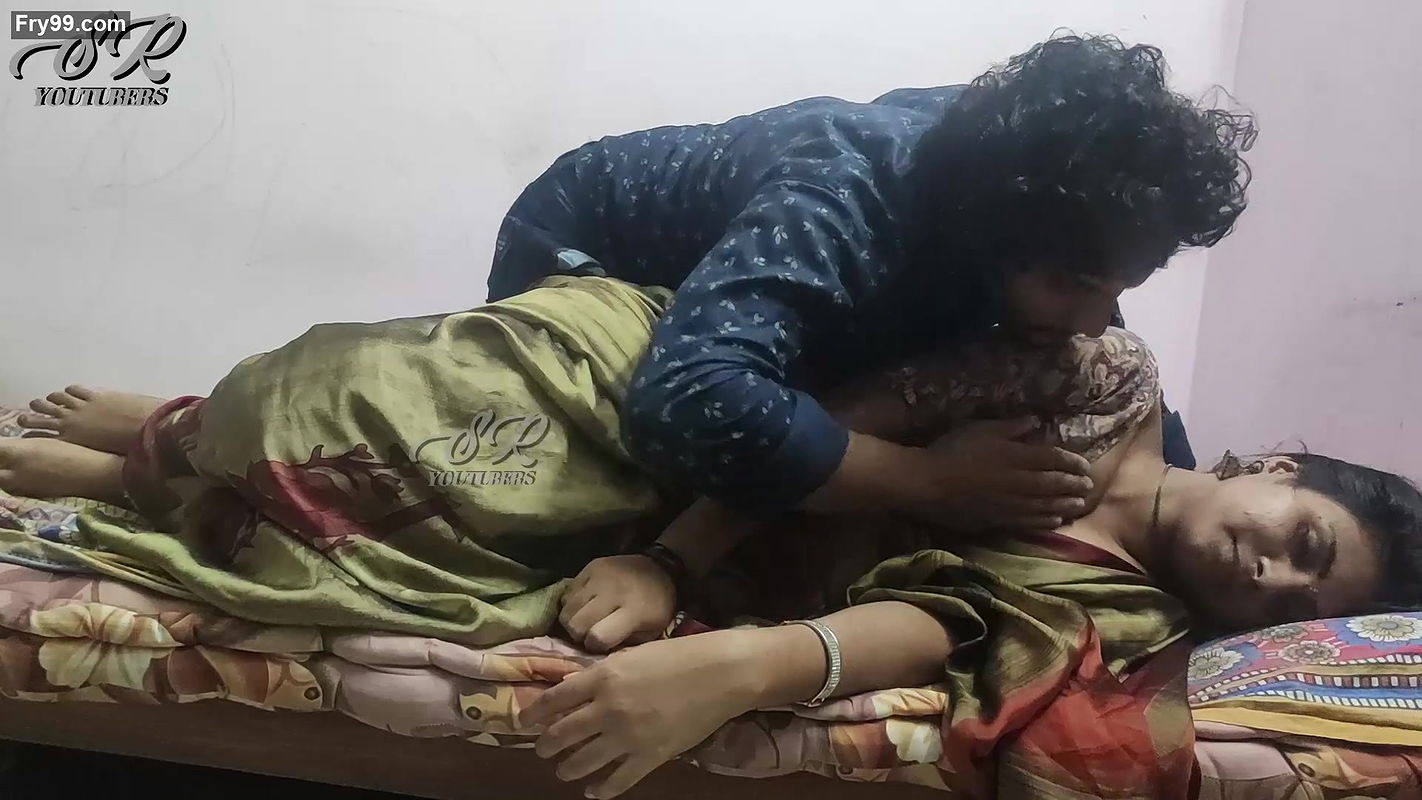 Vaishnavi – Saree Romance With Pressing & Feet