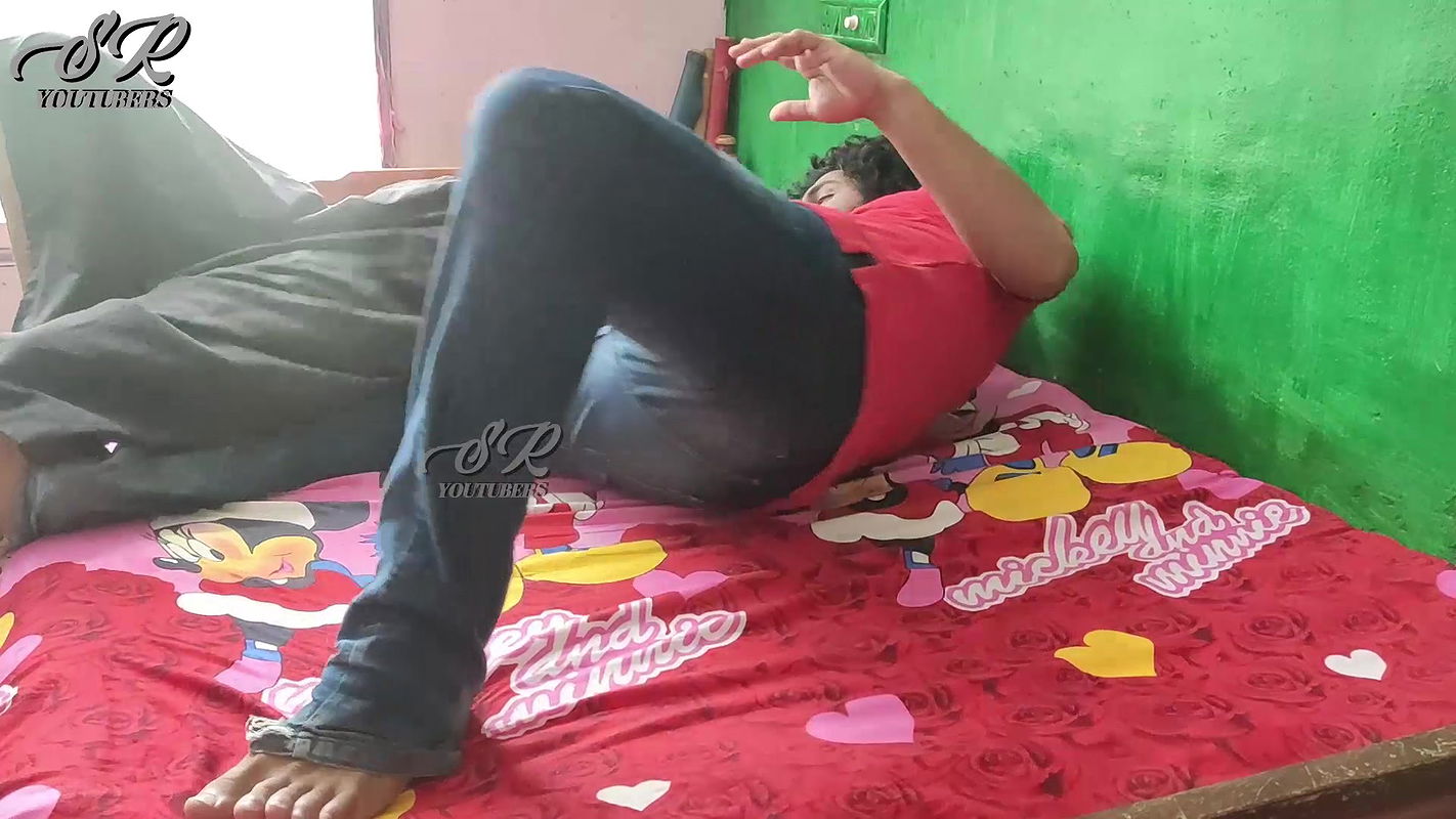 Vaishnavi – Modern Girl Romance With Feet