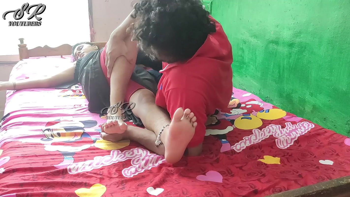 Vaishnavi – Modern Girl Romance With Feet