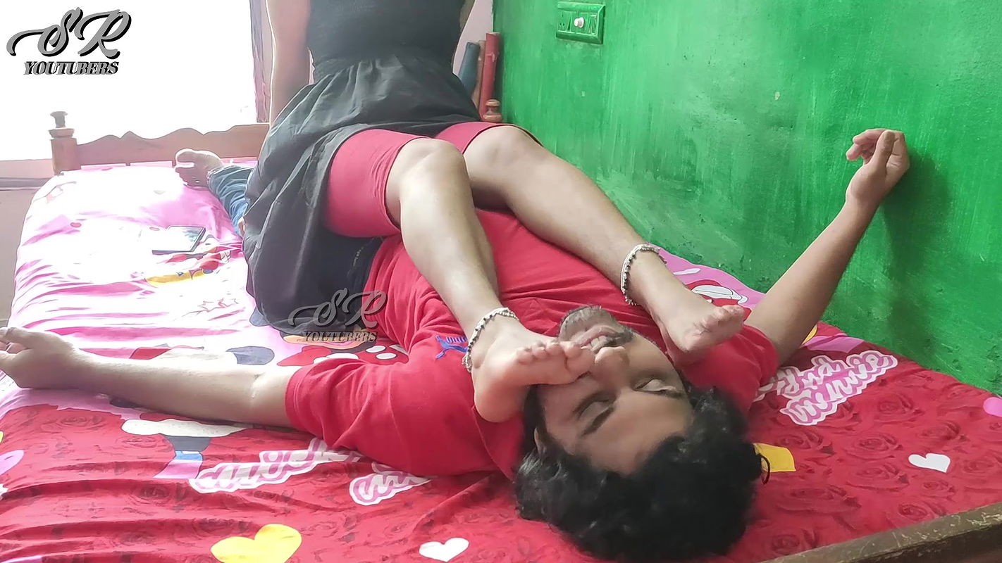 Vaishnavi – Modern Girl Romance With Feet