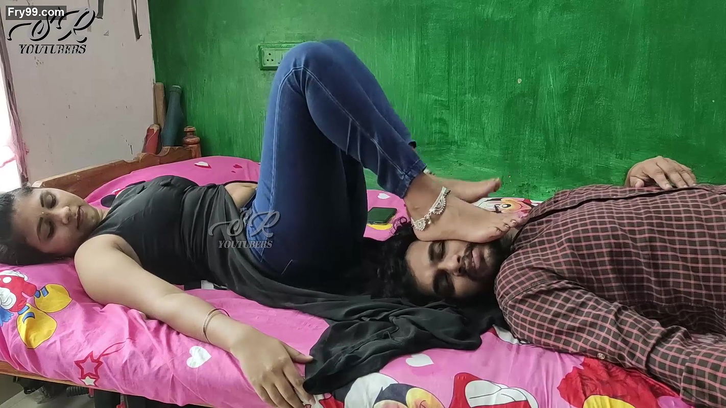 Vaishnavi – Armpit Romance With Feet