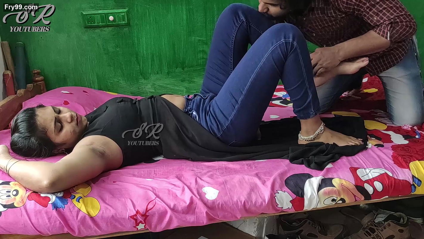 Vaishnavi – Armpit Romance With Feet