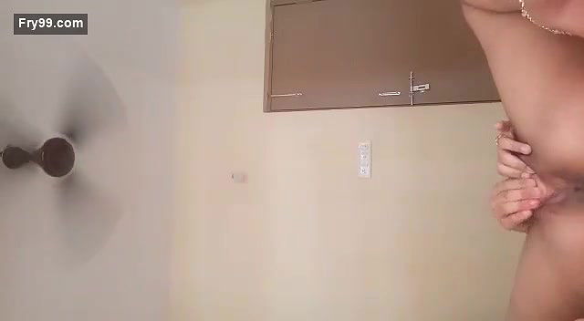 Cute Desi Girl Showing her Boobs and Pussy