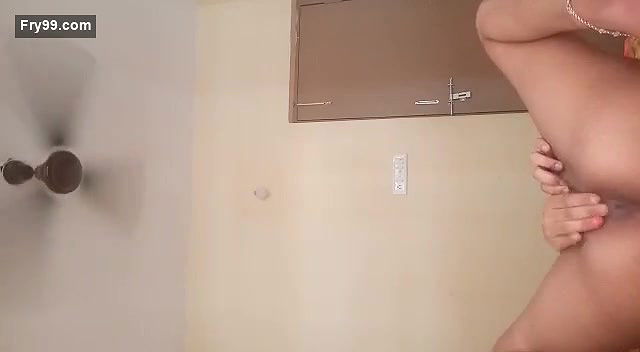 Cute Desi Girl Showing her Boobs and Pussy