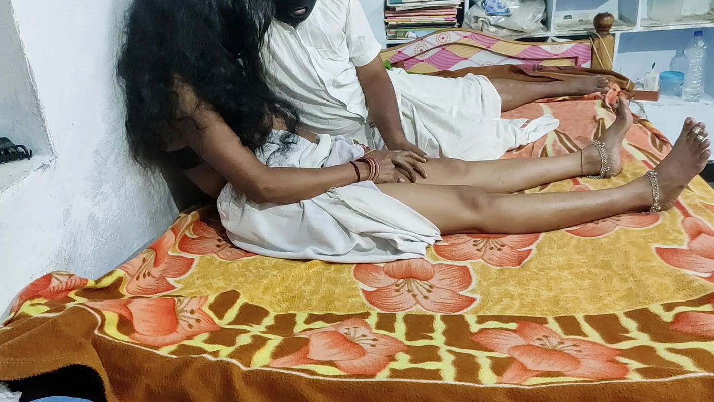 Indian Wife Homemade Body Massage Vegetable Putting in Pussy