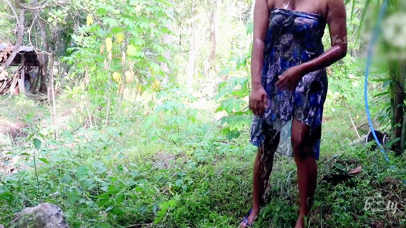 A Big Booty Stepmom Bathes Naked Outside While Cheating with Their Secretaries on Strangers