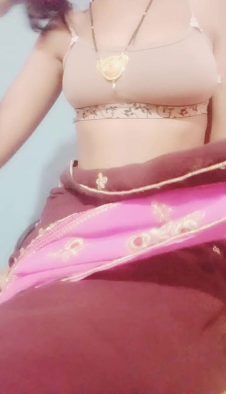 Petit Indian Teen Showing Her Boobs and Pussy